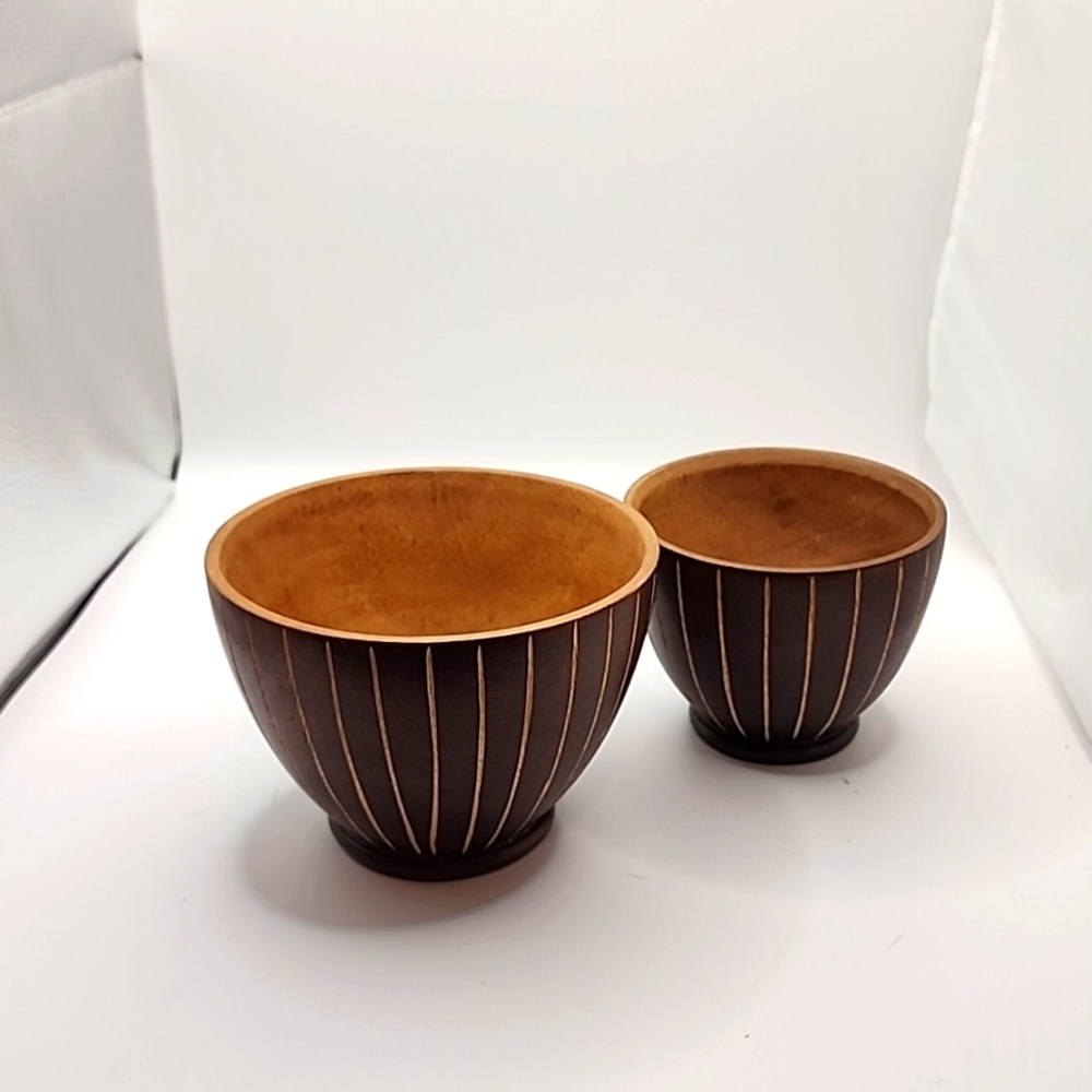 Carved wooden bowl decor with carved with stripes down the sides